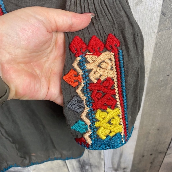 Johnny Was Biya Embroidered Tunic Top in Grey Multicolor Size Medium. - Picture 6 of 12